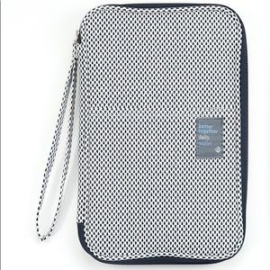 nwot better together daily wallet rain print